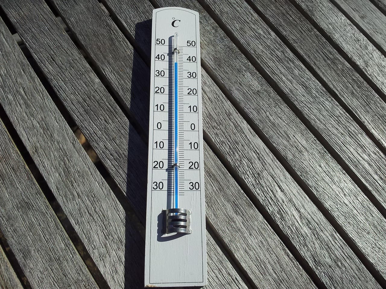 Termometar pokazuje visoku temperaturu