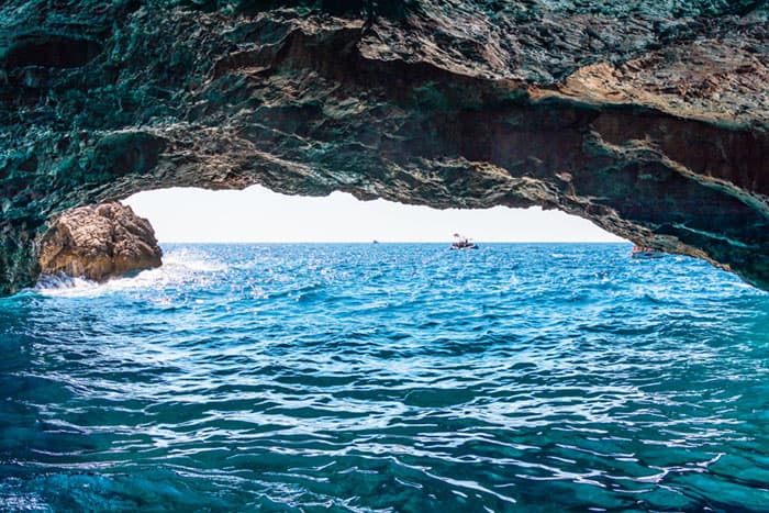 Plava špilja na Luštici