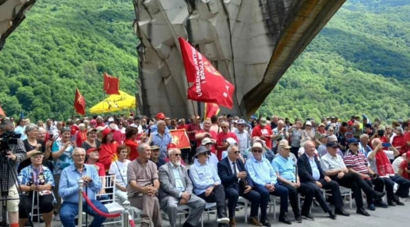 Okupljanje antifašista u Dolini heroja na Tjentištu