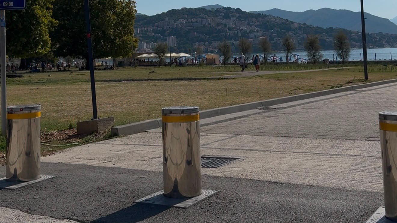Potapajući stubići na šetalištu od Tople do Meljina